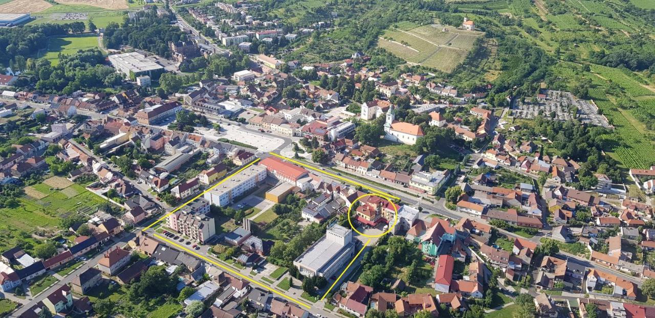 Hotel Lidovy Dum Bzenec Exterior foto