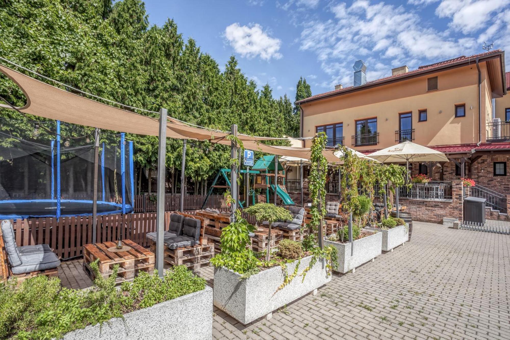 Hotel Lidovy Dum Bzenec Exterior foto